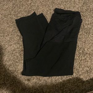 Maternity cropped leggings.